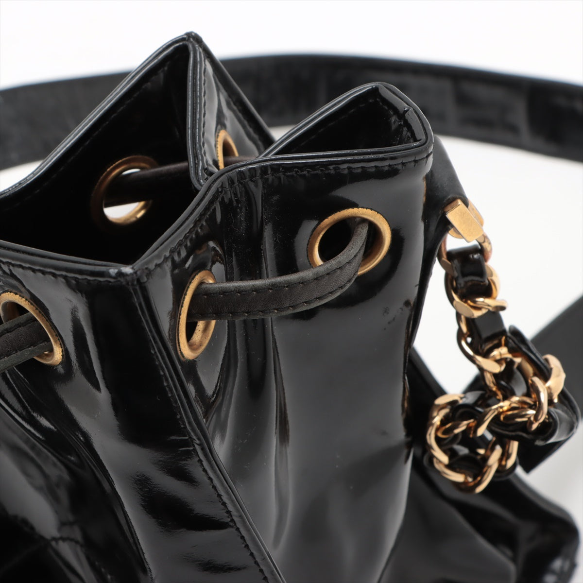 Sac seau vintage Chanel Coco en cuir vinyle noir