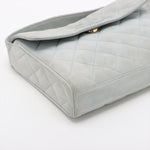 Sac épaule vintage Chanel Matelassé en Suède bleu clair