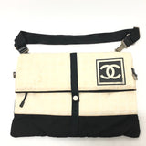 Sac épaule vintage Chanel Cc Coma Mark toile noir et blanc