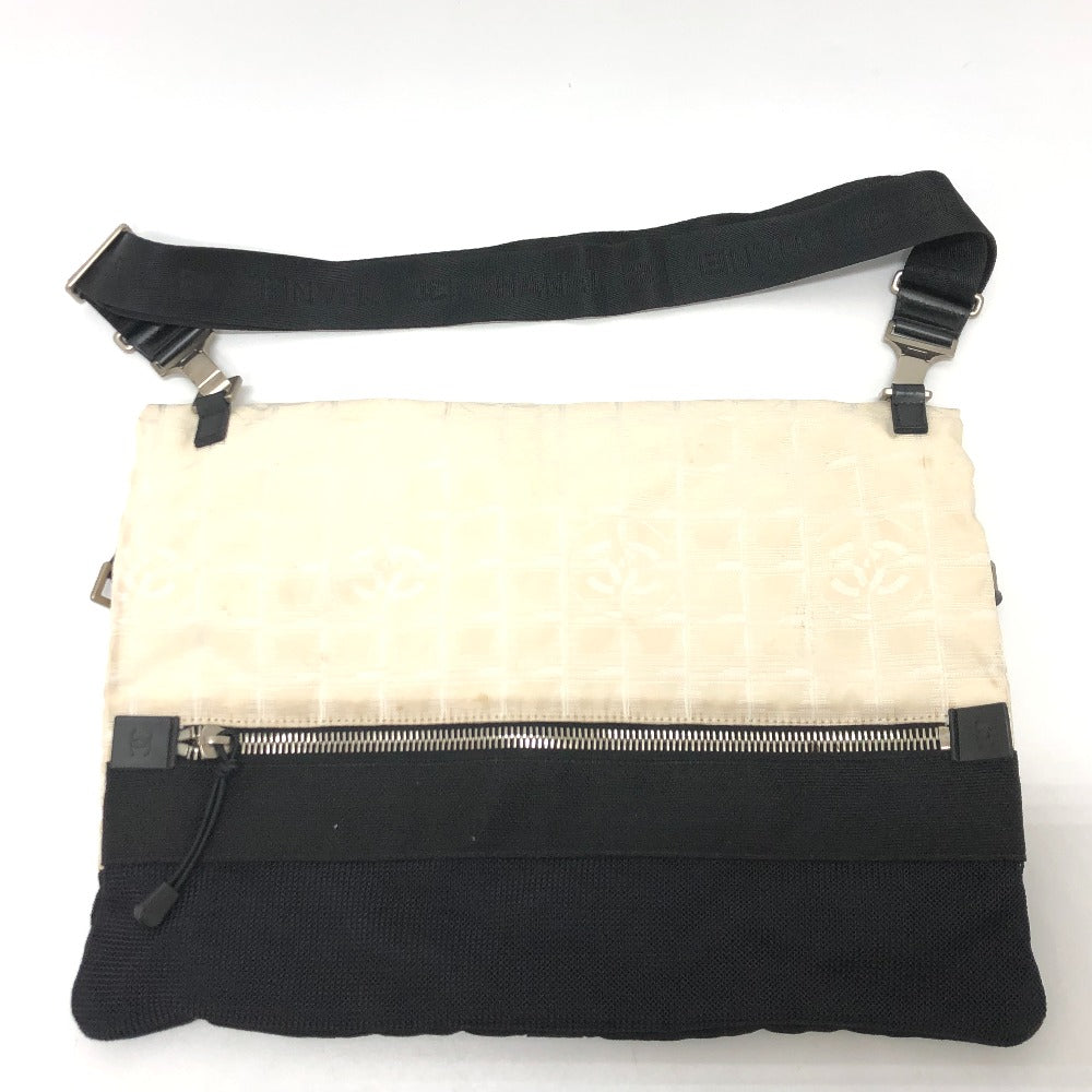 Sac épaule vintage Chanel Cc Coma Mark toile noir et blanc