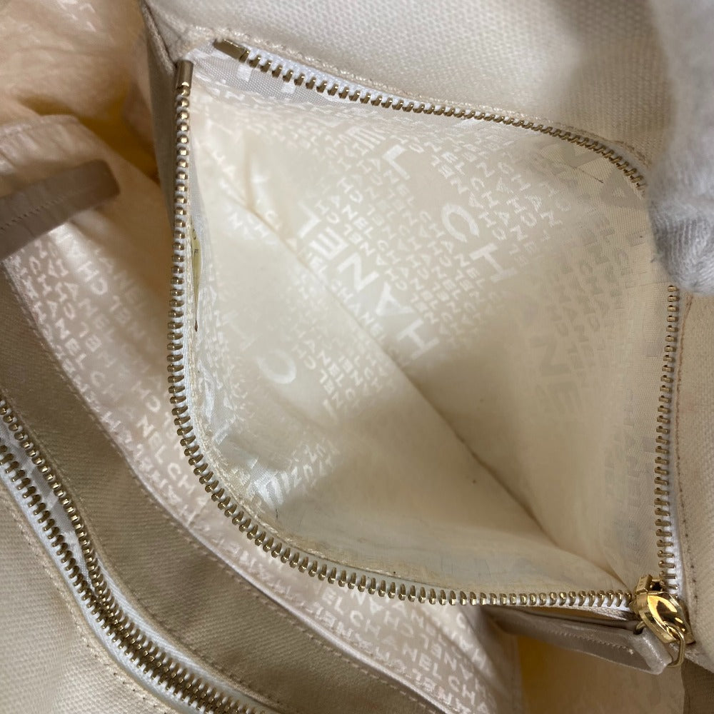 Sac à main vintage Chanel Shawl Cc Coma Marque Marshmallow