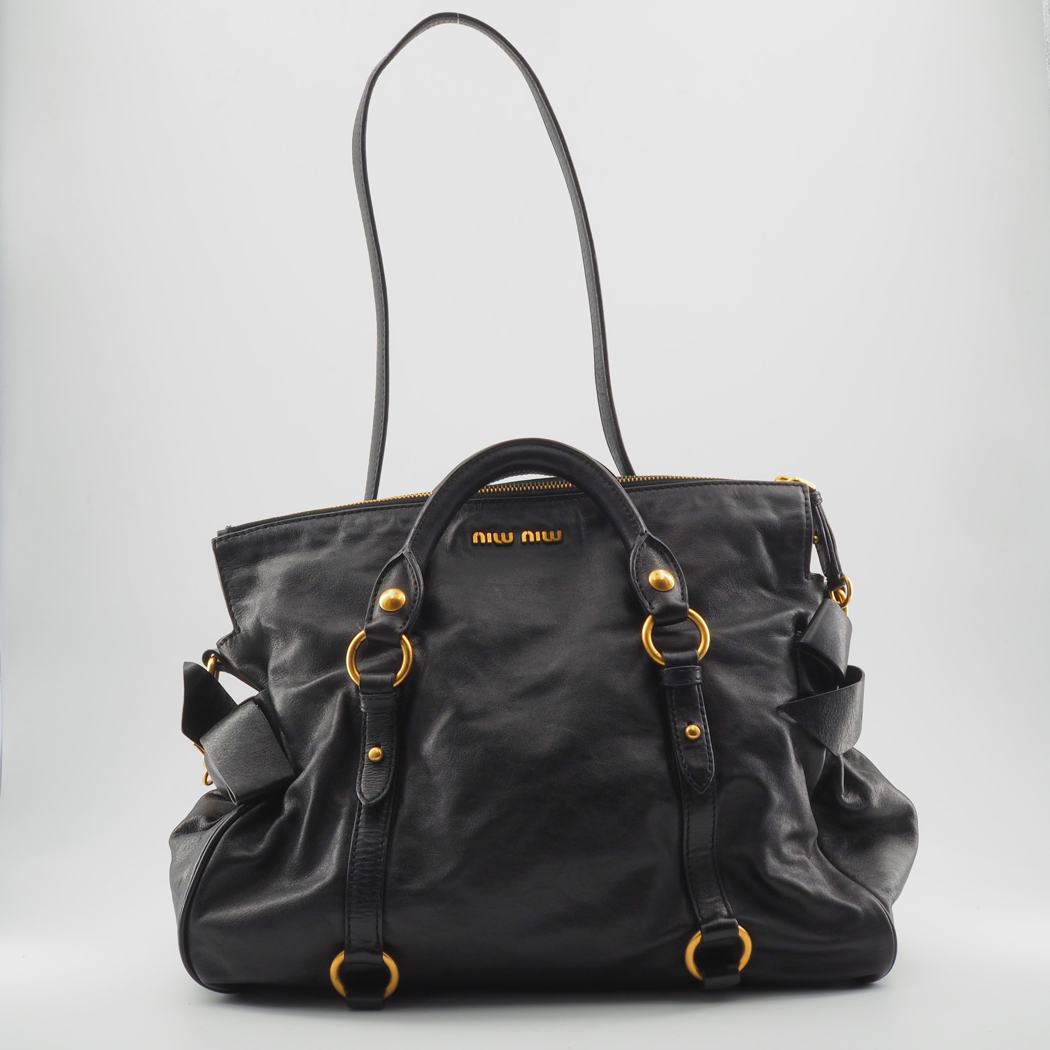 Sac à épaule vintage en cuir noir Miu Miu