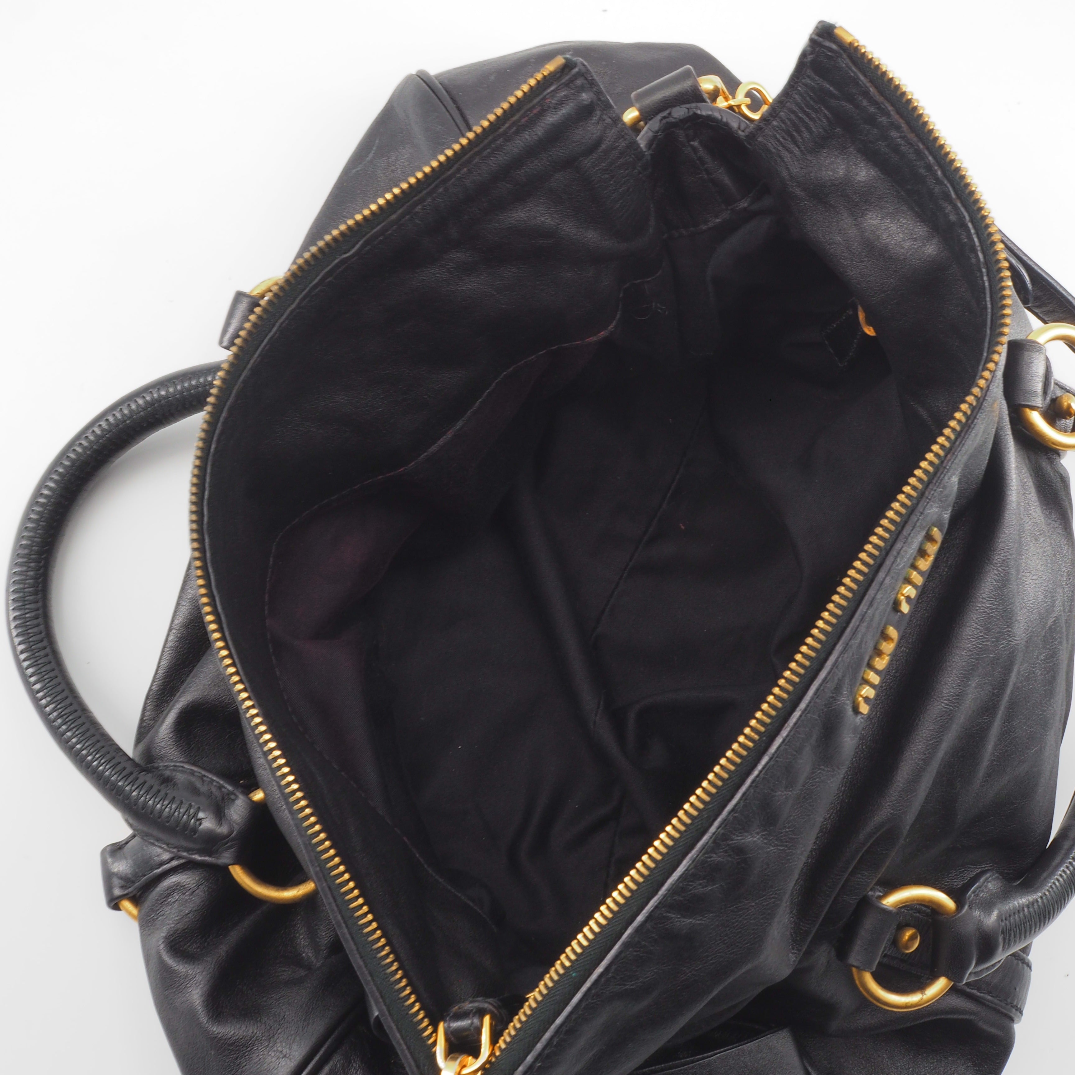 Sac à épaule vintage en cuir noir Miu Miu